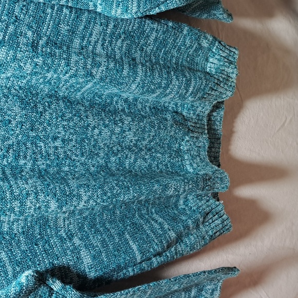 Woman's long sleeve knitted sweater - Picture 6 of 6